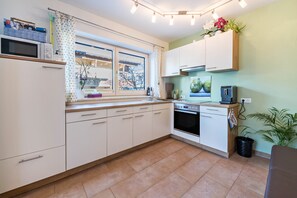 Fridge, microwave, oven, stovetop - Wieseneck I - Apartment in Fügen (Fügen)