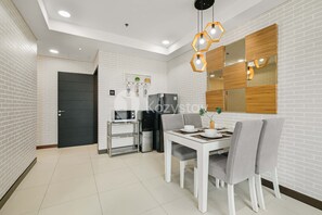 Appartamento, 2 camere da letto, non fumatori, vista città | Sala da pranzo