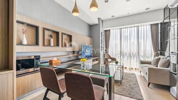 Apartment, 2 Bedrooms, Non Smoking, City View | Dining room