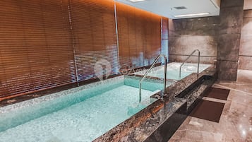 Indoor spa tub