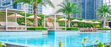 室內游泳池和室外游泳池,提供泳池遮陽傘