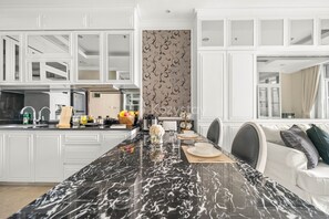 Apartamento, 1 habitación, vistas a la ciudad | Comedor