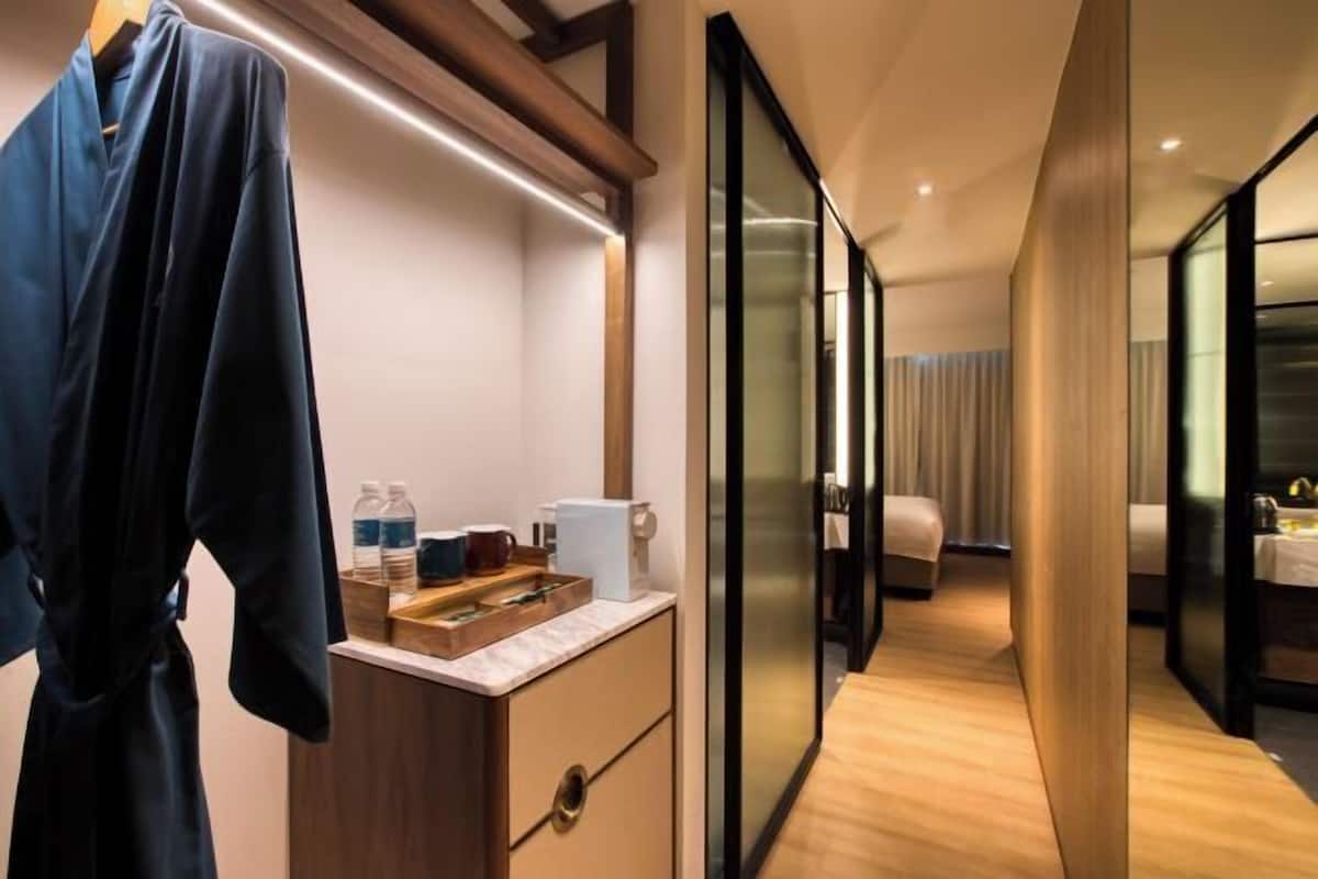 1 bedroom, premium bedding, minibar, in-room safe