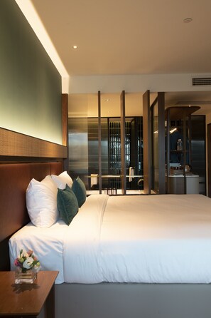 Roupas de cama premium, frigobar, cofres nos quartos