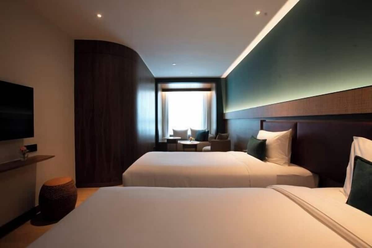1 bedroom, premium bedding, minibar, in-room safe