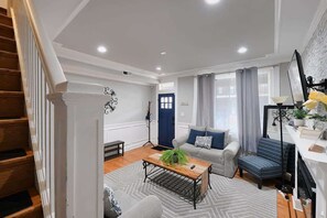 Smart TV, fireplace, books, stereo
