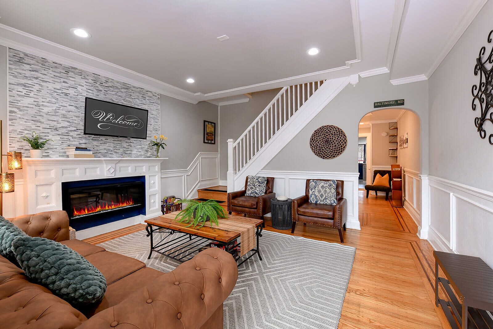 TV connectée, cheminée, jeux vidéo, livres