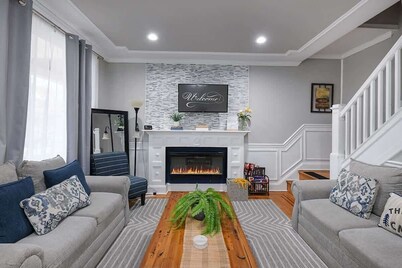 City Retreat | Wi-Fi, Multi TVs, Pvt Parking,