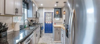 City Retreat | Wi-Fi, Multi TVs, Pvt Parking,