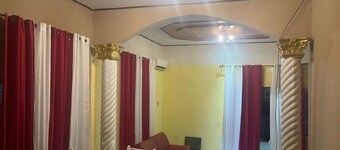 Villa meublée de luxe a 15 min de l'aeroport de Douala; 5 min du Stade de Japoma