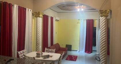 Villa meublée de luxe a 15 min de l'aeroport de Douala; 5 min du Stade de Japoma