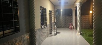 Luxury furnished villa 15 min from Douala airport; 5 min from Japoma stadium