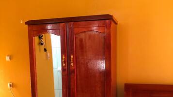 1 bedroom, iron/ironing board, internet, bed sheets