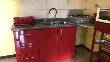 Fridge, microwave, stovetop, cookware/dishes/utensils
