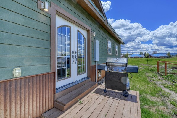 Terrace/patio - Bella Vista: Golf Course & Mountain Views, Modern Design, Electric Stove, Workspace, 5 Min to Shops! (Pagosa Springs)
