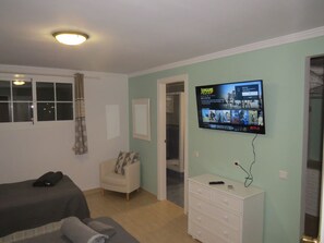 8 bedrooms, WiFi, bed sheets - Villa (Las Lagunas de Mijas)