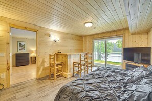 2 bedrooms, internet, bed sheets