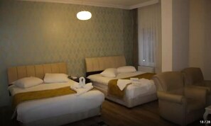 标准双床房 | 迷你吧、免费 WiFi、床单