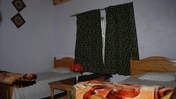 Habitación Deluxe con 2 camas individuales | Tabla de planchar con plancha y wifi gratis