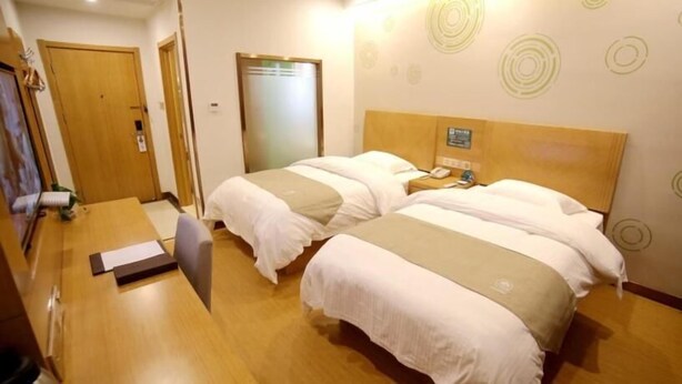 A hotel room with two beds, a desk, and a chair. - Greentree Inn Fuyang Development Zone Weisan Road Express Hotel (Fuyang)