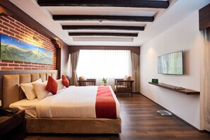 高档床上用品、迷你吧、办公桌、笔  记本电脑工作区