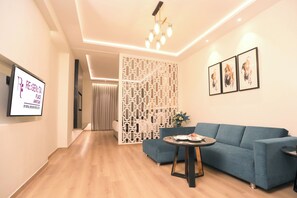 Minibar, caja de seguridad en la habitación y muebles diferentes 