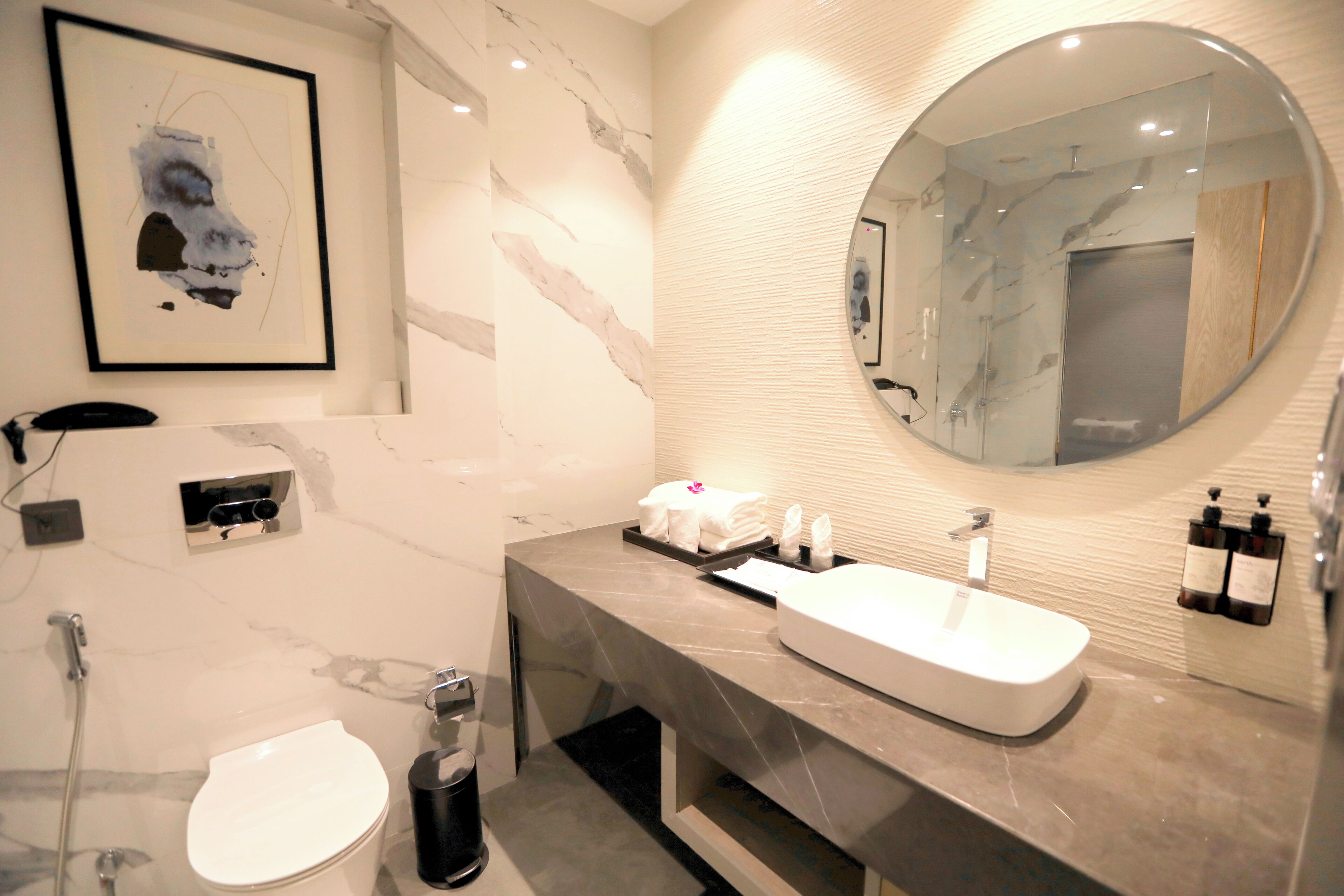 高级房 | 浴室 | 淋浴设施、免费洗浴用品、吹风机、浴袍