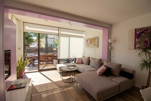 TV - Villa 'Sa Nineta' with Beautiful Sea Views, Private Pool, Terrace, Garden, Wi-Fi & A/C (Son Serra de Marina)