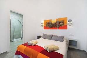 2 makuuhuonetta, silitysrauta/-lauta, ilmainen Wi-Fi, vuodevaatteet