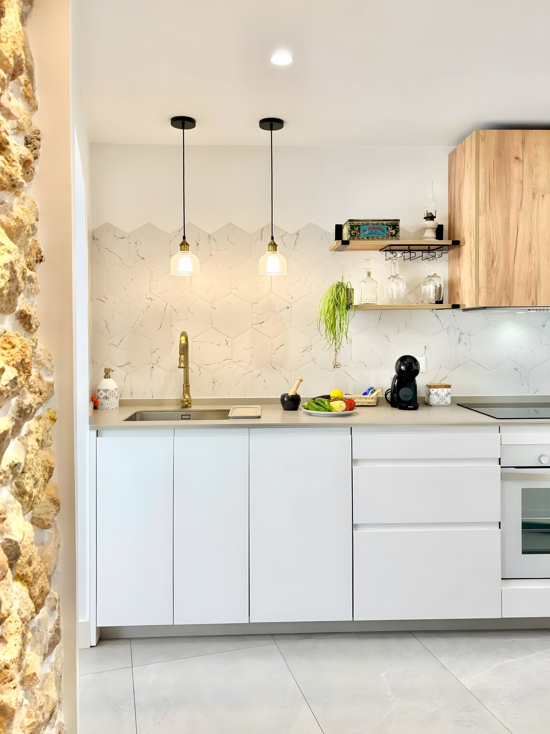 Kühlschrank, Mikrowelle, Ofen, Herdplatte