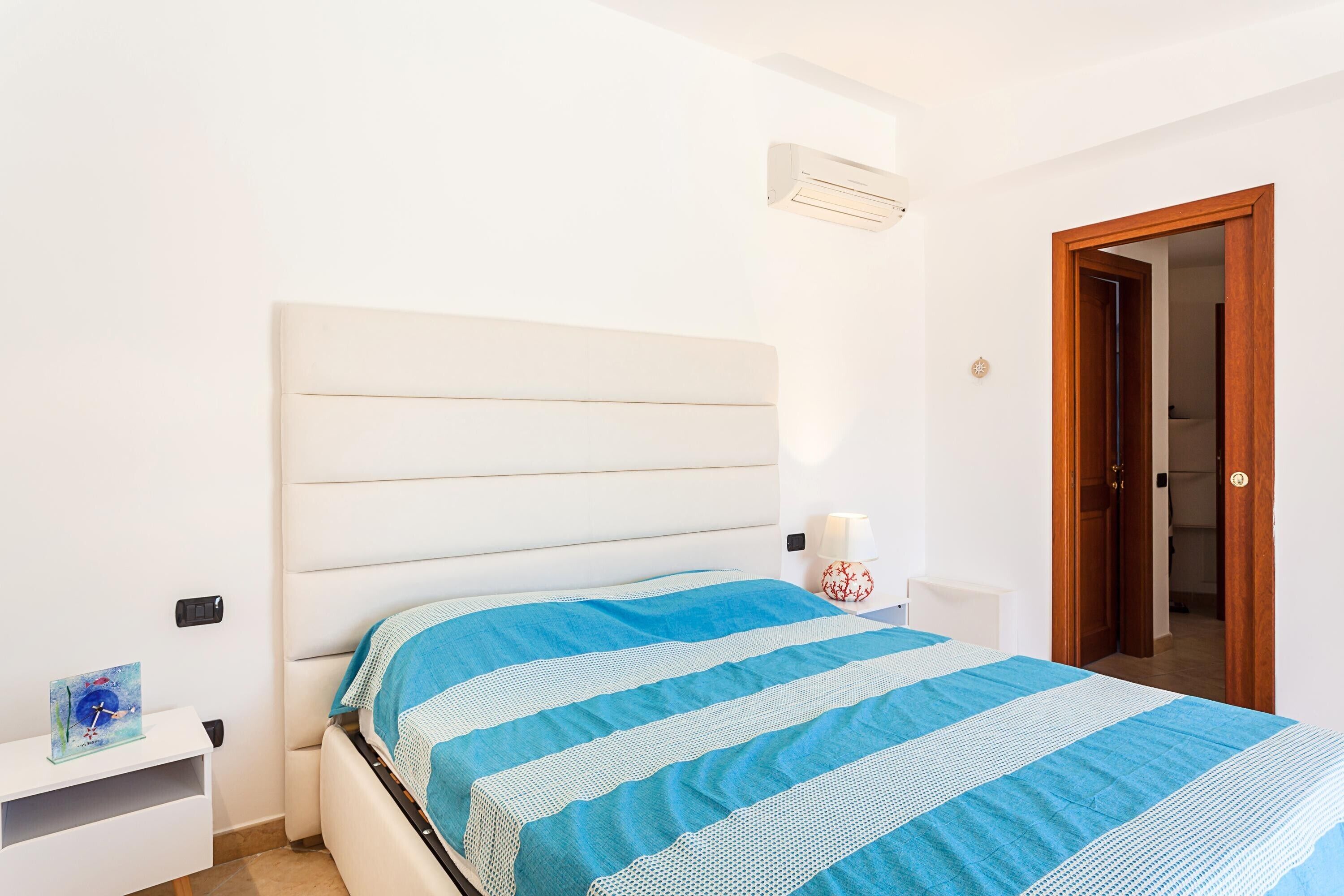 5 bedrooms, iron/ironing board, WiFi, bed sheets