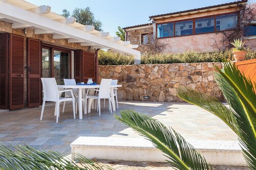 Casa Isabella Villa con dependance close to the Beach, Garden, Terraces, BBQ & A/C