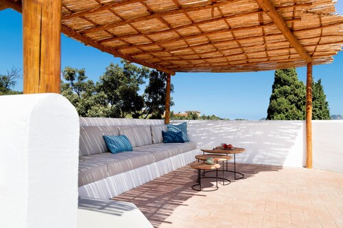 Apartment Casa Le Rocce San Pantaleo with Pool, Terrace & Wi-Fi