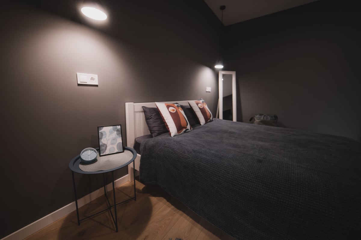 Familienapartment | Hochwertige Bettwaren, Schreibtisch, laptopgeeigneter Arbeitsplatz
