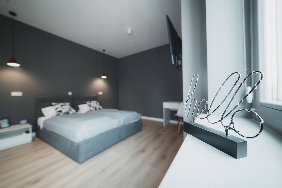 Lägenhet Basic | 1 sovrum, sängtillbehör av högsta kvalitet och skrivbord