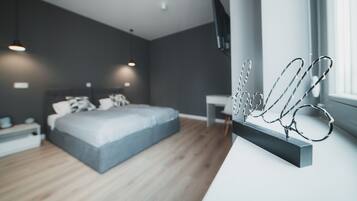 Basic Apartment | Premium bedding, desk, laptop workspace, iron/ironing board