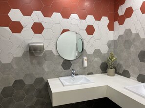 Dusche, Regendusche, Hausschuhe, Bidet