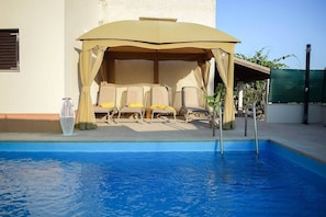 حمام سباحة