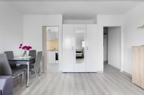 Economy Studio Suite | Living area | 40-inch flat-screen TV with digital channels, TV