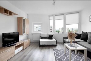 Economy Studio Suite | 1 bedroom, iron/ironing board, free WiFi, bed sheets