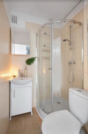 Economy-Studiosuite | Badezimmer