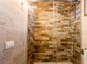 Shower, hair dryer, towels, toilet paper - RURAL HOUSE GAEL WITH WIFI (Villa de Arico)