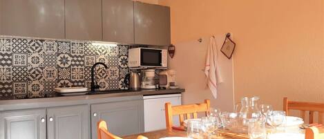 Fridge, microwave, stovetop, toaster