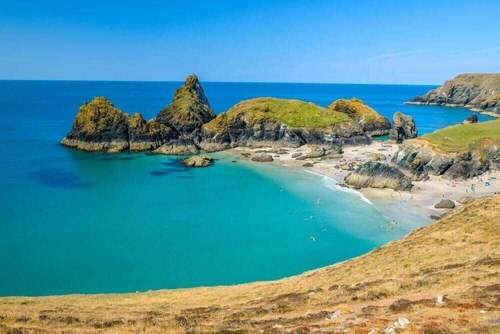 Luxury Cottage with Parking, Minutes to Beach and Restaurants