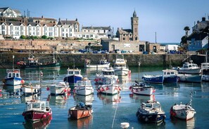 Marina - Luxury Cottage with Parking, Minutes to Beach and Restaurants (Porthleven)