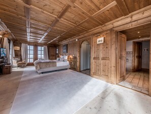 5 bedrooms, free WiFi, bed sheets