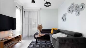 Deluxe Apartment | Living area | 40-inch flat-screen TV with digital channels, TV