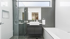 Bañera y toallas