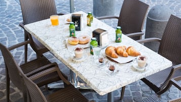 Colazione completa inclusa, servita tutte le mattine 