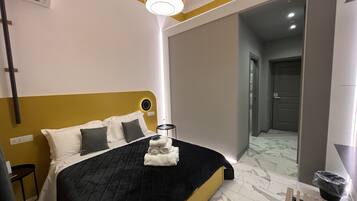 Dobbeltrom (Camera Matrimoniale con balcone 1) | Italienske Frette-laken, sengetøy av topp kvalitet og dundyner